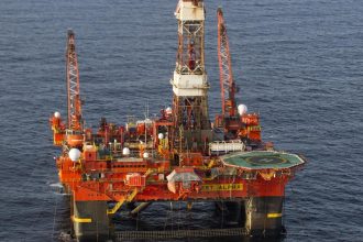 Ropa Ceny ropy klesli o takmer 20 percent