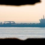 Rusko tvrdi ze dvaja clenovia posadky tankera zadrzaneho usa sa vraciaju domov