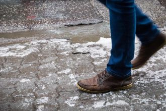 SHMU varuje pred poladovicou na zapade Slovenska