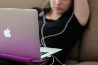 SUSR Trzby maloobchodu v novembri 2025 klesli o 32 percent