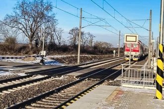 Tragedia pri Novych Zamkoch Vlak zrazil zenu mrtva na mieste