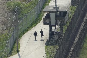 Trom juhokorejcanom podozrivym v kauze dronov nad KLDR zakazali cestovanie do zahranicia