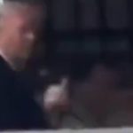 Trump ukazal prostrednik cloveku ktory na neho krical pri navsteve tovarne