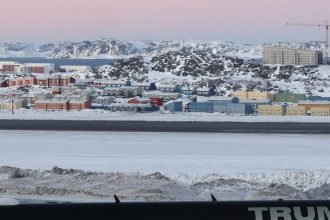 Trumpa pritahuje nerastne bohatstvo Gronska