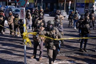 USA ICE pri protiimigracnych zasahoch postrelila muza zraneniam podlahol