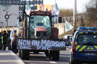 Unia schvalila obchodnu dohodu s Mercosurom francuzski farmari protestuju