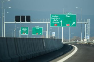 V roku 2050 bude o tretinu viac aut ale menej jazdime