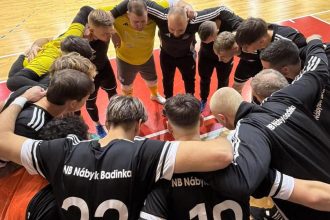 outsider prekvapil favorita novohrad ma v poharovom stvrtfinale dva timy