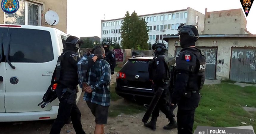 zneuzival deti sud ho poslal do vazenia musi im zaplatit aj nemajetkovu skodu