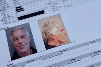 Epsteinova asistentka zaradila premiera Slovenska na zoznam hostov Pellegrini popiera spojenie