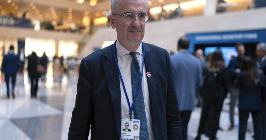 Guverner francuzskej centralej banky oznamil svoj odchod