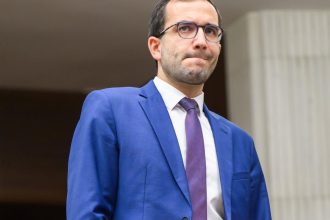 Hnutie Slovensko kritizuje myslienky na zrusenie hlasovania postou zo zahranicia