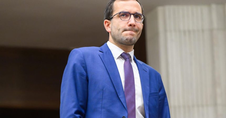 Hnutie Slovensko kritizuje myslienky na zrusenie hlasovania postou zo zahranicia