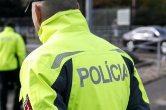 Hnutie Slovensko kritizuje vladu za pokles platok policajtov a hasicov