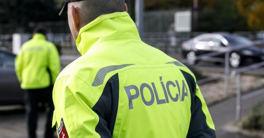 Hnutie Slovensko kritizuje vladu za pokles platok policajtov a hasicov