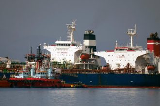 Iranske revolucne gardy zadrzali v Perzskom zalive dva ropne tankery