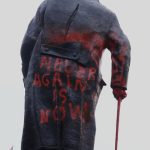 K posprejovaniu sochy Churchilla sa prihlasil holandsky aktivista Olax Outis