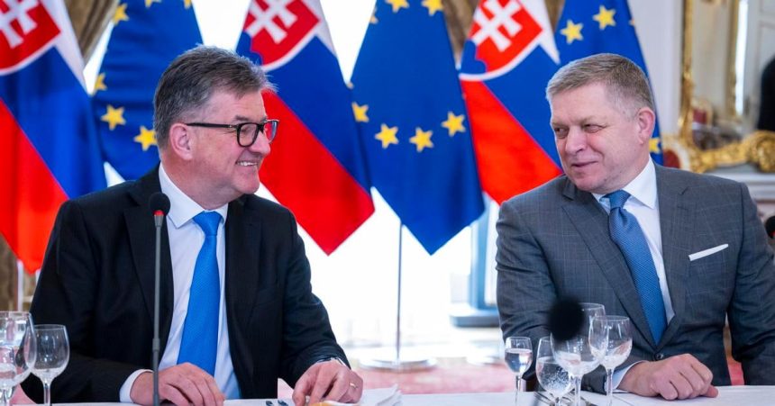 Kauza Epstein iba potvrdila Lajcakovu ohybnou moralku