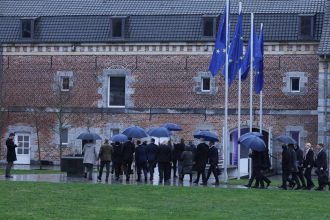 Lidri EU slubuju dorazne opatrenia na podporu ekonomiky celi tlaku Ciny a Spojenych statov