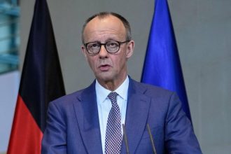 Merz vyzval na pouzivanie realnych mien na socialnych sietach