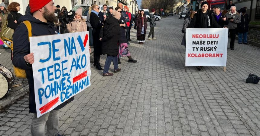 Nie sme vase kulisy odkazuju studenti z Trnavy Ficovi V meste sa kona protest