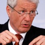 Norska policia vykonala prehliadky u expremiera jaglanda pre jeho vazby na epsteina