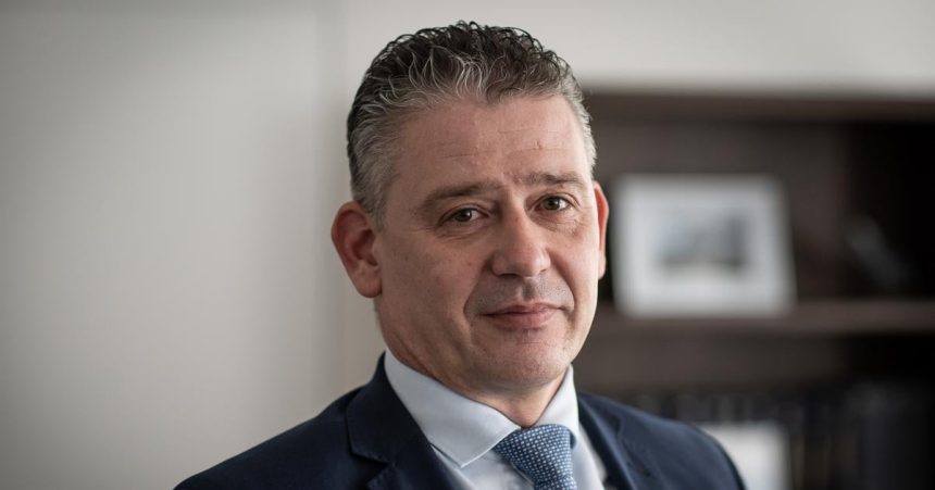 Padol trest za vniknutie na pozemok exministra Mikulca