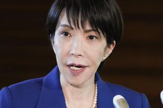 Parlamentne volby sa zacali favoritom je strana premierky Takaicovej