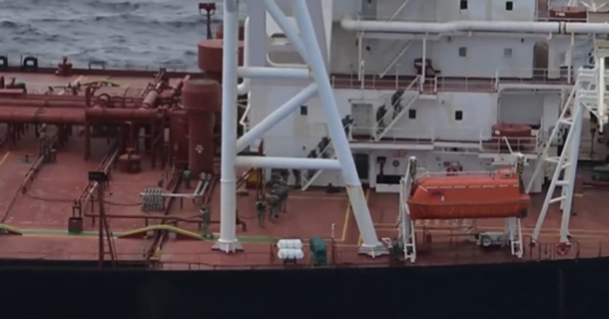 Pentagon USA zadrzali tanker v Indickom oceane ktory unikol z Karibiku