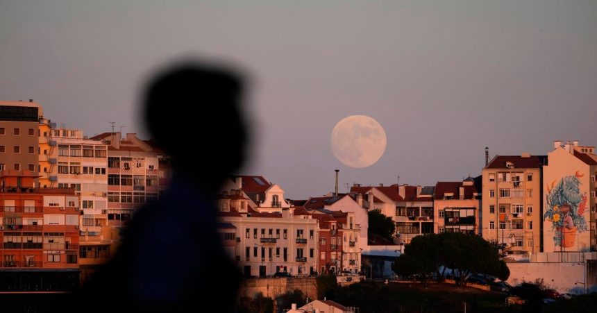 Portugalska ministerka vnutra odstupila po kritike reakcie uradov na burku