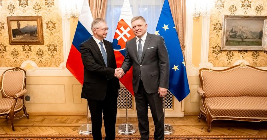 Premier sa stretol s novym ruskym velvyslancom a zdraznil vyznam dialogu