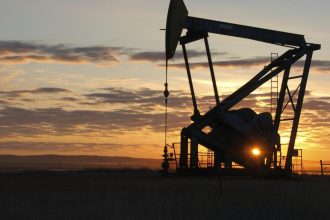 Produkcia ropy statmi OPEC na zaciatku roka klesla