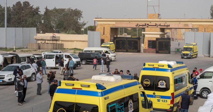 Prvi palestinski pacienti presli do Egypta cez priechod Rafah