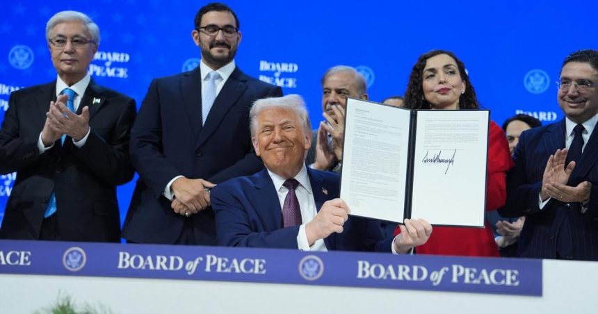 Rada mieru pre Pasmo Gazy vyzbierala sedem miliard Trump spominal futbalove ihriska