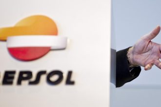 Ropa Zisk spanielskej firmy Repsol napriek poklesu cien ropy v minulom roku vzrastol