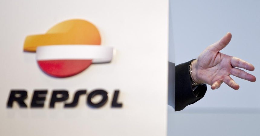 Ropa Zisk spanielskej firmy Repsol napriek poklesu cien ropy v minulom roku vzrastol