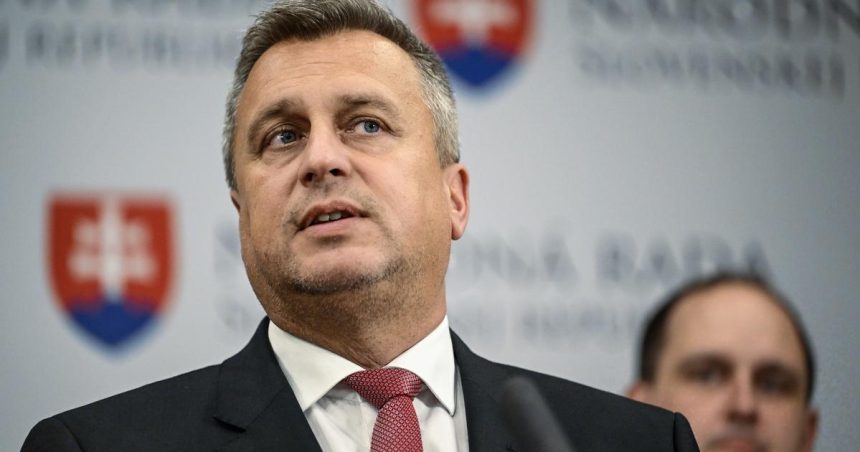 SNS chce obmedzit vyplacanie vysluhovych dochodkov poslancom NR SR