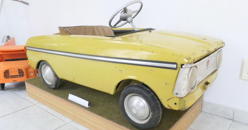 Sliapaci Moskvic legendarne Jawy a neznicitelna Ukrajina Vystavuju stroje ktore pisali historiu