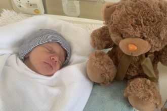 Trstenskym lekarom sa podaril unikatny zakrok Zachranili babatko a zene odstranili obrovsky nador