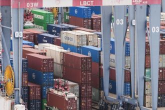 Trump zaviedol nove globalne 10percentne cla po zasahu Najvyssieho sudu