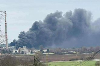 V areali byvaleho zavodu Bukoza v Hencovciach sa rozsirila poziar