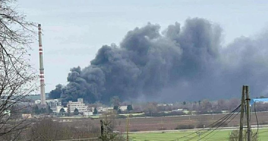 V areali byvaleho zavodu Bukoza v Hencovciach sa rozsirila poziar