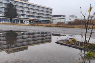 Za rybniky nezaplatil chce ich zasypat tonami zeminy z parkoviska pri hotele Manin