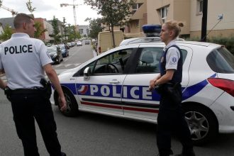 Ziak vo Francuzsku vazne zranil ucitelku nozom jej stav je kriticky