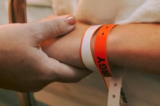 cereulid moze sposobit hnacku alebo vracanie s detmi je dobre navstivit lekara