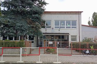 deviatak poas vyucovania zapalil spoluziacke vlasy pripad vysetruje policia