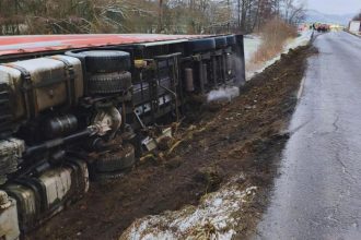 prevrateny kamion uzavrie cestu vodici sa musia pripravit na dopravne obmedzenia