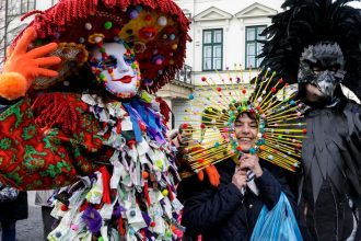 vikend su to len maskovane procesie a hry