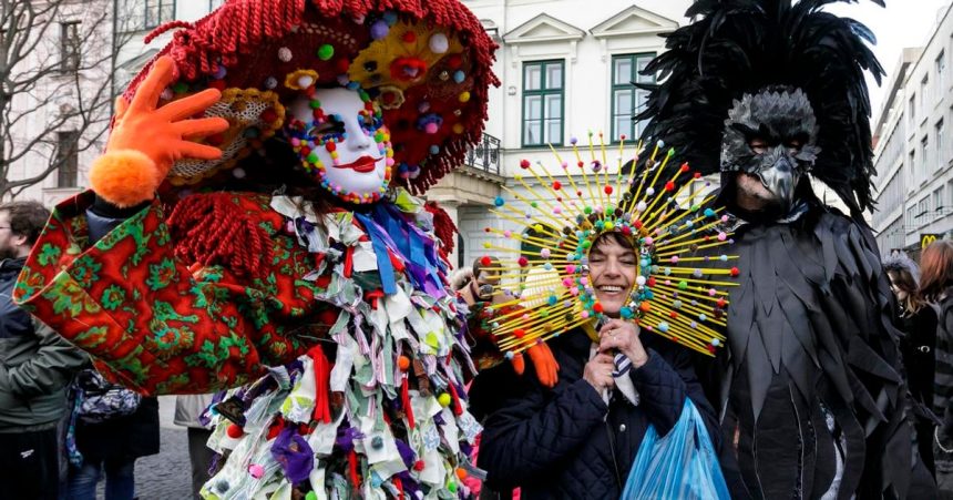 vikend su to len maskovane procesie a hry