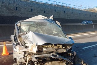 znicene automobily poskodena protihlukova stena vodic osobneho vozidla bol v case narazu vonku